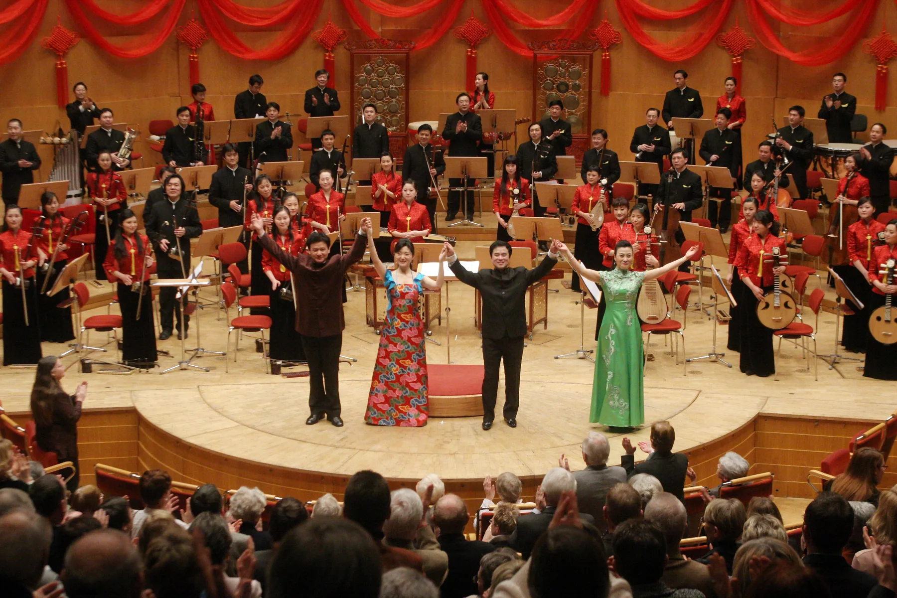 Ensemble und Solisten nach einem Konzert im Jahr 2006